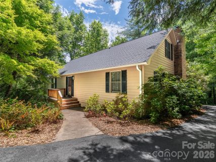 25 Blueberry Lane sold home in Byers Park, Fairview, NC