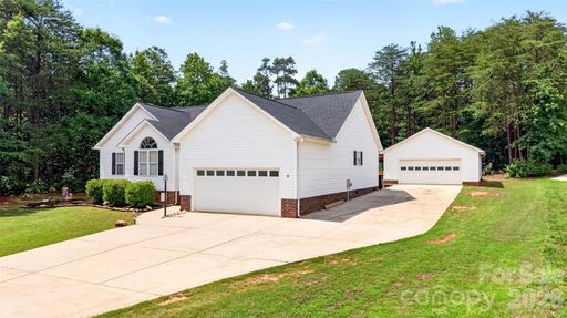 4583 Shawnee Court pending home in Creekside Village, Maiden, NC