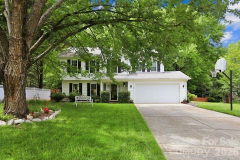 Homes in Oakcroft, Matthews