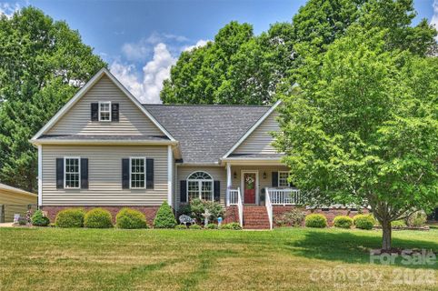 1302 Laurel Woods Drive
