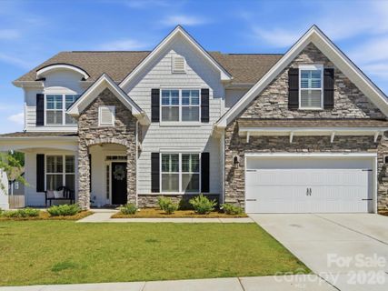 2204 Skybrook Oaks Drive pending home in The Oaks At Skybrook North, Huntersville, NC