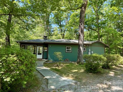 10 Lakemont Cottage Trail active home in Lake Love, Flat Rock, NC