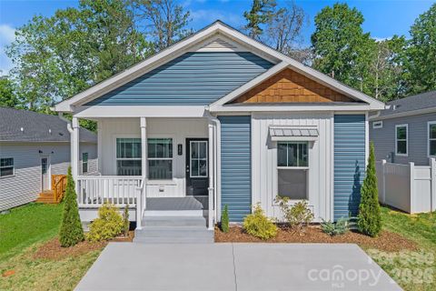 125 Bellamy Road active home in Brooks Cove, Asheville, NC
