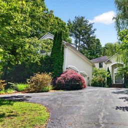 94 Oak Hollow Drive