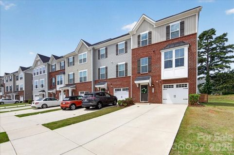 2662 Grantham Place Drive active home in Grantham Place, Fort Mill, SC