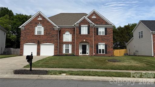 11234 Huntington Meadow Lane pending home in Huntington Forest, Charlotte, NC