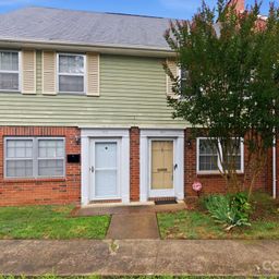1300 Larchmont Place