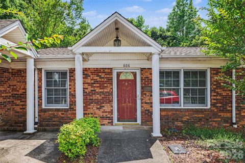 808 Floyd Lane