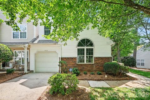 8929 Scotch Heather Way sold home in Southgate Commons, Charlotte, NC