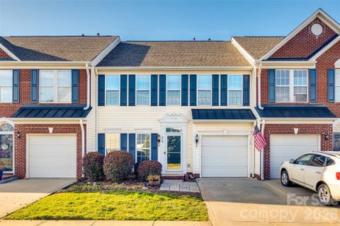 618 Bayou Circle active home in Autumn Cove At Lake Wylie, Clover, SC