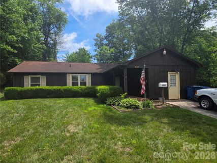 Homes in Colonial Heights, Hickory