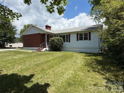 17 N Pershing Road pending home in Parkway Hills, Asheville, NC