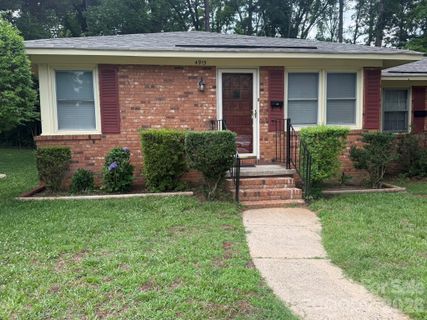 4915 Malibu Drive active home in Park Plaza, Charlotte, NC