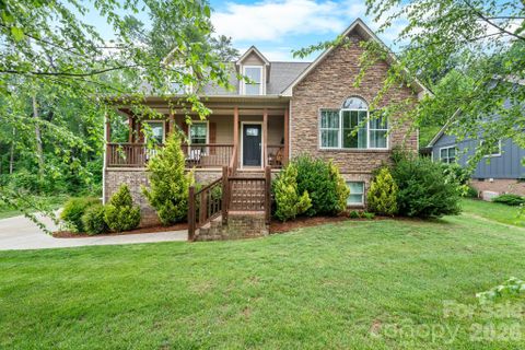 124 Maplewood Court pending home in Maplewood Village, Hudson, NC