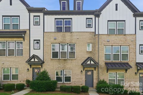 507 Upper Stone Circle active home in Wendwood Terrace, Charlotte, NC