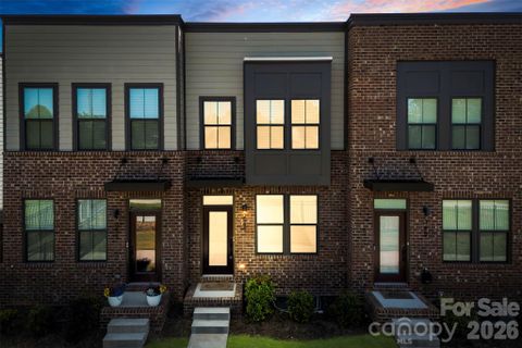 1049 Simcoe Lane active home in Southrail Station, Charlotte, NC