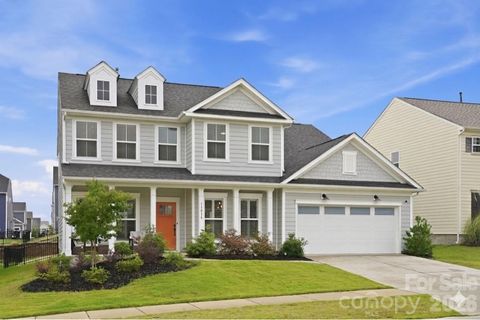 11016 Larkslea Lane active home in Parkside Crossing, Charlotte, NC