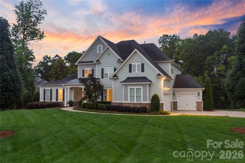 200 Seven Oaks Landing active home in McLean - South Shore, Belmont, NC