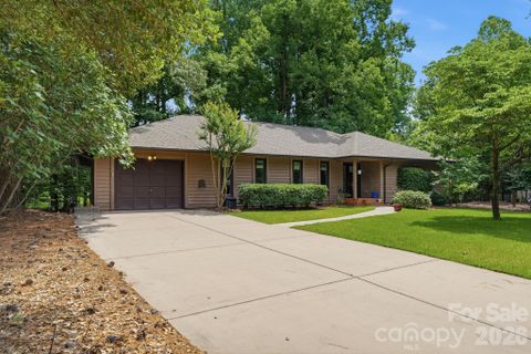 6 Catawba Ridge Court active home in River Hills, Lake Wylie, SC