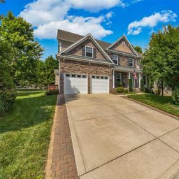 913 Vogel Way