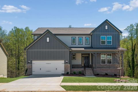 208 E Warfield Drive active home in Oakridge Farms, Mooresville, NC
