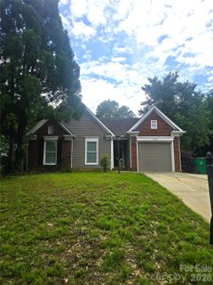 12133 Cartgate Lane pending home in Chelsea Commons Yorkshire, Charlotte, NC