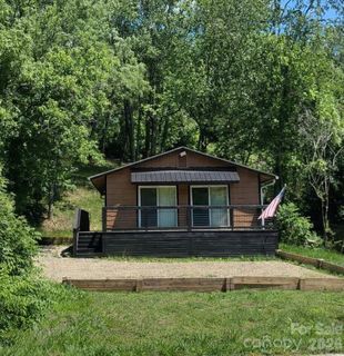 9 Woodfin Avenue