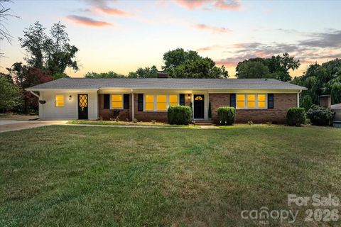 1614 Kenmore Drive pending home in Beverly Heights, Statesville, NC