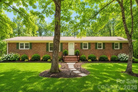 211 Lakeview Road