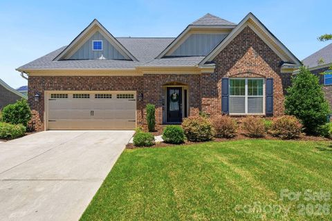 9026 Raven Top Drive pending home in Summerwood, Mint Hill, NC