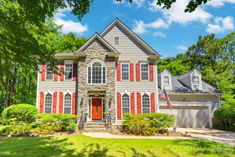 7148 Plough Drive pending home in Windermere, Mint Hill, NC