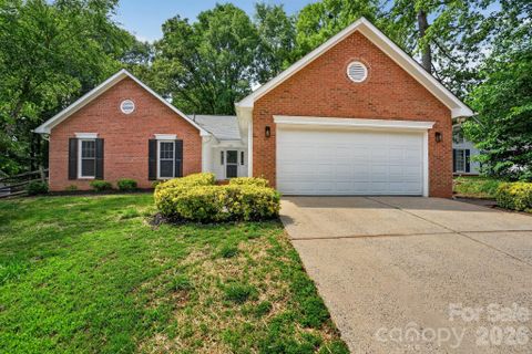 1545 Bear Mountain Road pending home in Northwoods, Charlotte, NC