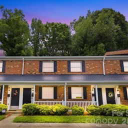 1215 Green Oaks Lane
