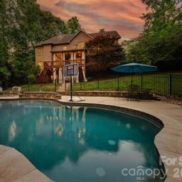 817 Savile Lane