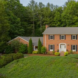 425 Sondley Woods Place