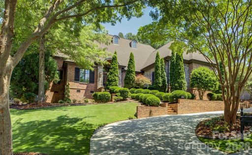 16946 Ashton Oaks Drive pending home in The Palisades, Charlotte, NC