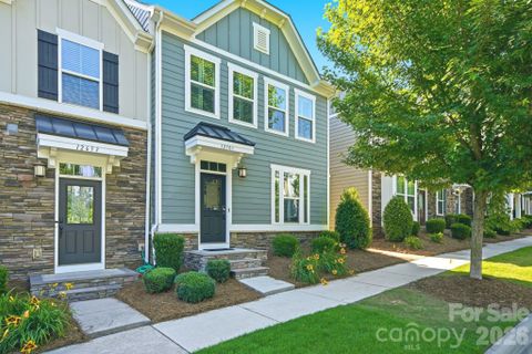 12701 Glowing Peak Road pending home in Bryton Square, Huntersville, NC