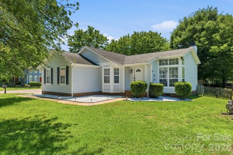 13501 Krislyn Woods Place pending home in Greycrest, Charlotte, NC