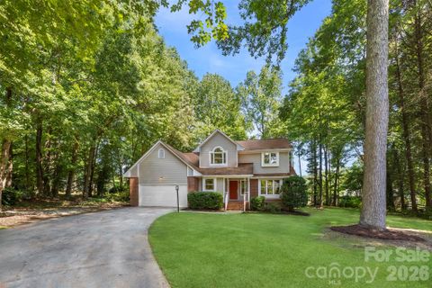 932 Alexandria Court active home in Heritage Woods, Gastonia, NC