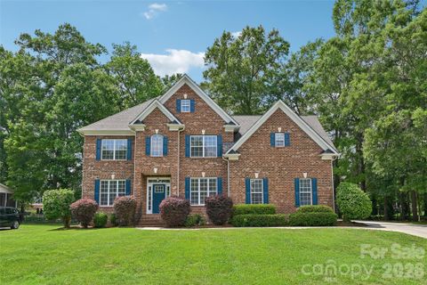 2825 Chip Shot Drive pending home in Emerald Lake, Matthews, NC