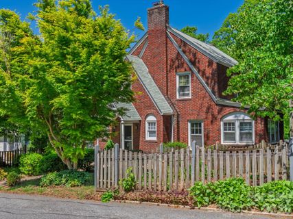 15 Sylvan Avenue active home in Montford Hills, Asheville, NC