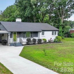 2432 Oakwood Circle