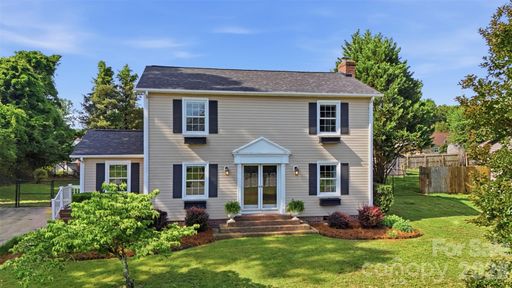 634 Carson Road pending home in Laurel Woods, Gastonia, NC