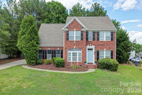 305 Hydrangea Drive pending home in Somerset At Autumn Cove, Clover, SC