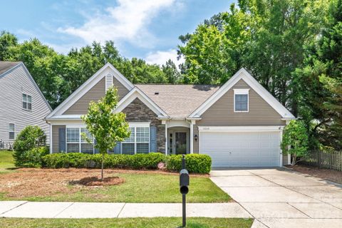 13614 Cardinals Nest Drive pending home in Highland Creek, Charlotte, NC
