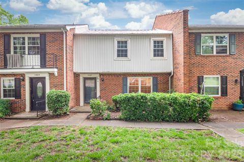 11007 Park Road active home in Lexington Commons, Charlotte, NC