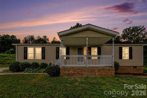 528 Woodlawn Avenue sold home in Gordon Heights, Concord, NC