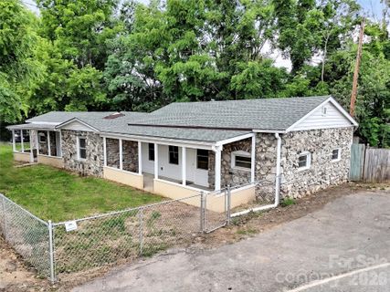492 Riverbend Street
