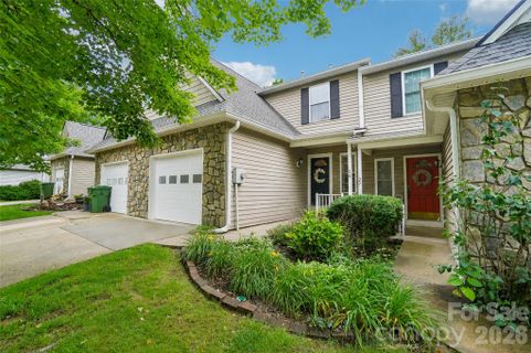 26 Willowick Drive pending home in Willoughby Run, Asheville, NC