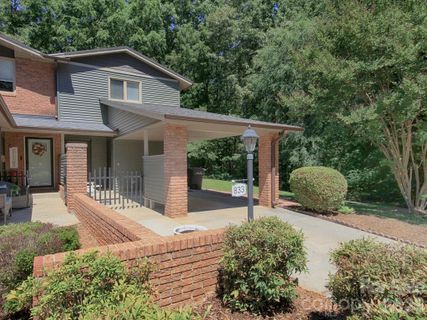 833 Coventry Lane pending home in Berkshires Mark, Statesville, NC
